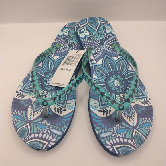 Vera Bradley Blue Island Medallion Flip Flops M Size 9 New - Picture 1 of 6